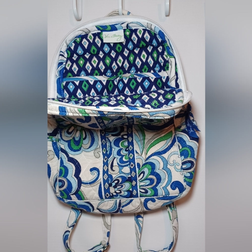 Vera Bradley Mediterranean White Quilted Cotton Backpack. - Picture 8 of 9